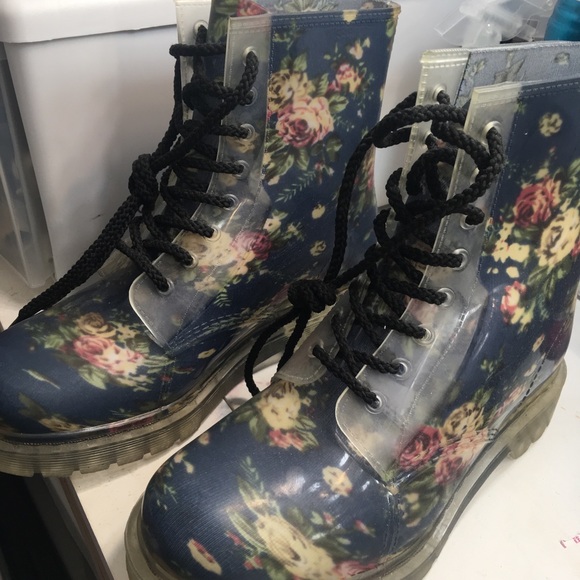Floral rain boots - Picture 3 of 3